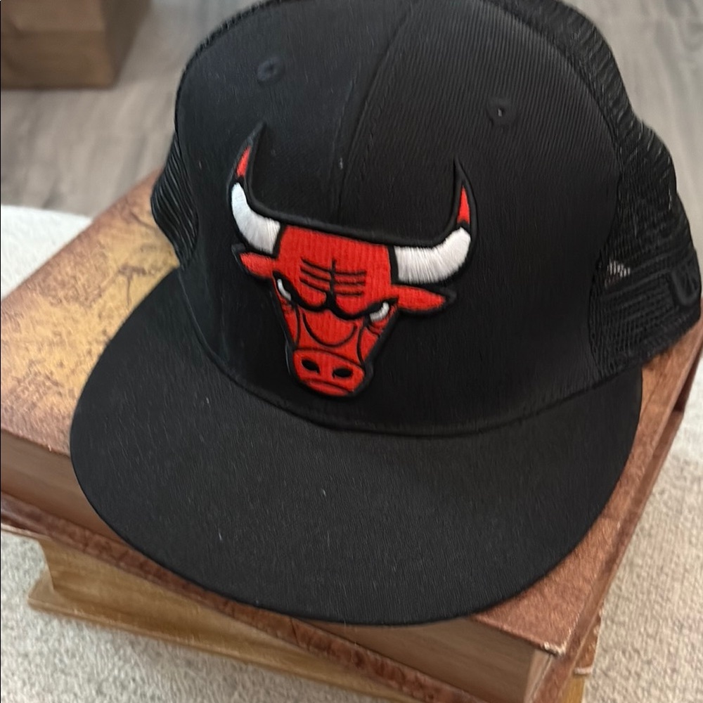 Black Chicago Mesh Cap ULTRA GAME NBA hat.